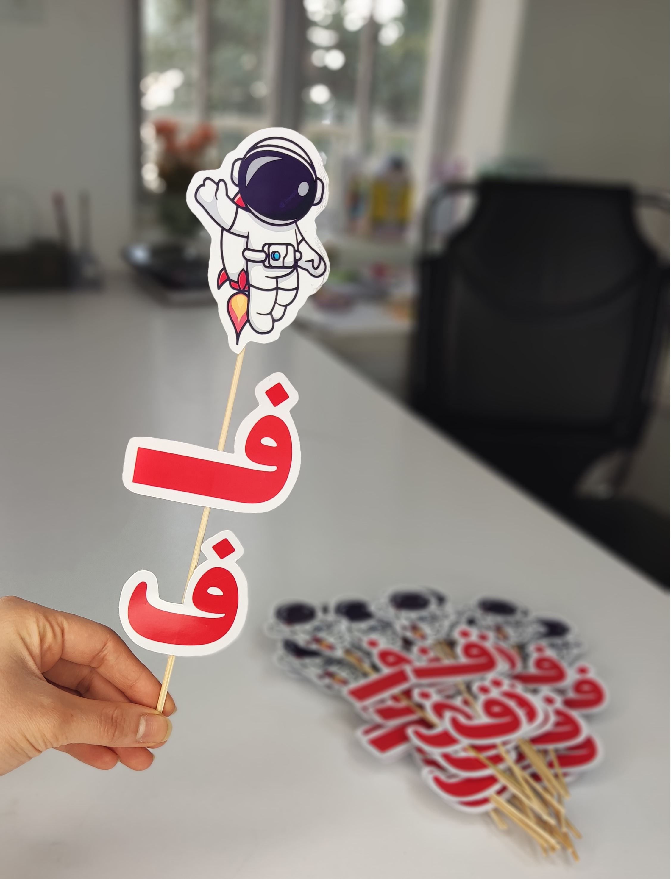 گیفت حروف الفبا حرف ف  چاپی  رو سیخ چوبی